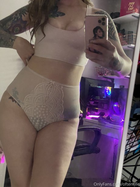 セクシーなブロンドのOnlyFans ポルノグラフィック ギャラリー