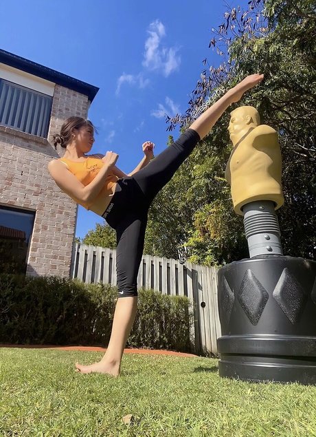 客室乗務員 OnlyFans HD 写真