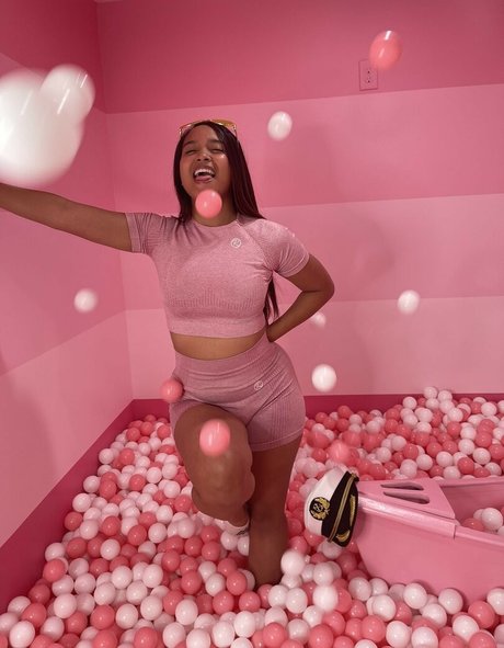 Regina Unite セックスモデル 画像