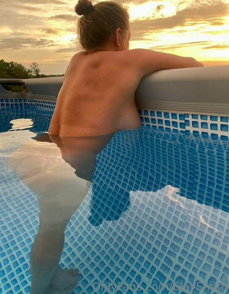 アジアの女性支配OnlyFans 無料ヌード 画像