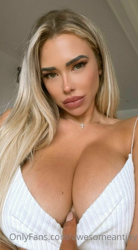 金髪の小柄なOnlyFans 裸 ギャラリー