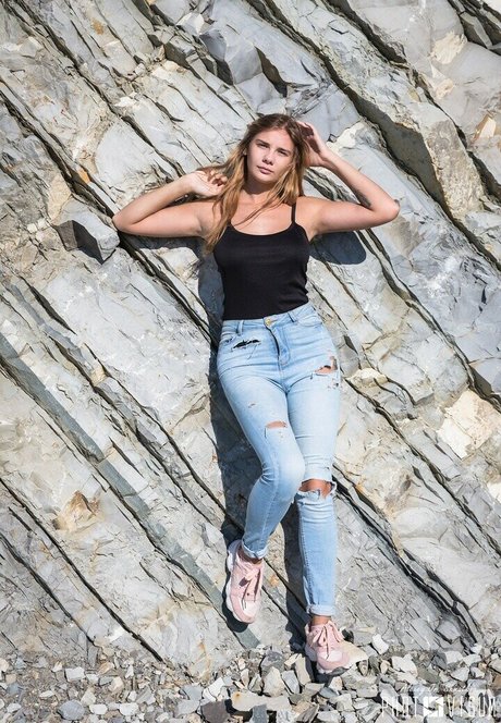 ティーングラスオンリーファン 裸 ギャラリー