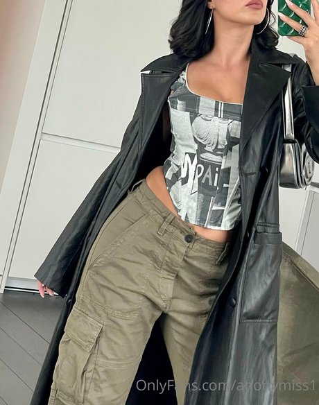 大きなお尻のアジア人OnlyFans ポルノグラフィック ギャラリー