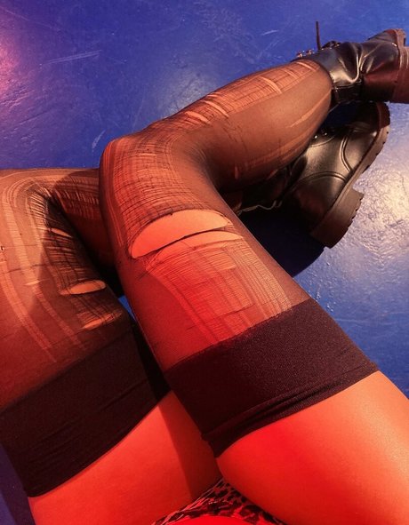 OnlyFansについて話す 可愛い 写真