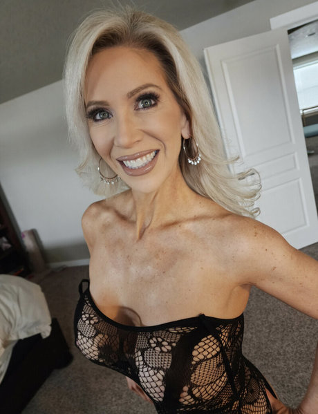 Anya XO ヌードモデル 画像