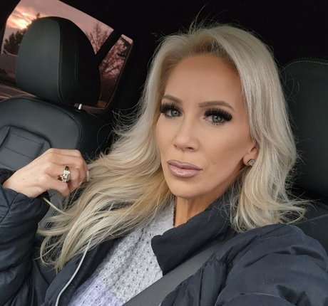 Anya XO セクシーモデル 写真