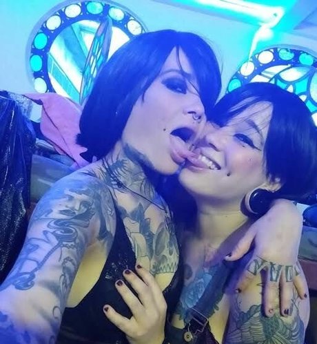 Juh Ink セックス女優 写真