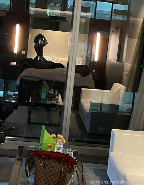 女装オンリーファン ホット 写真