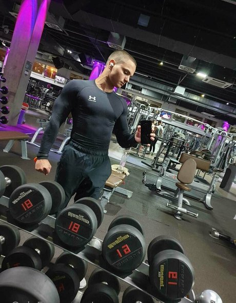 youngmusclegrowingboy アダルトモデル 画像