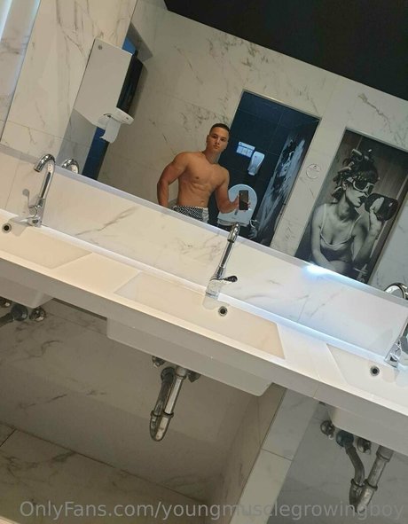 youngmusclegrowingboy 高品質モデル ギャラリー