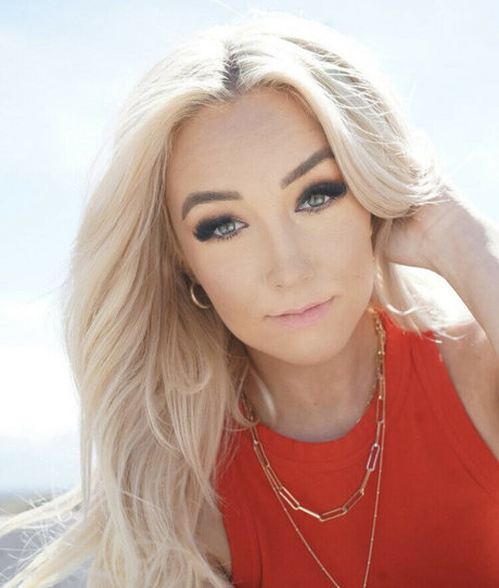 Whitney Wright 裸のモデル 画像