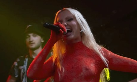 DMV オンリーファン ポルノ 写真