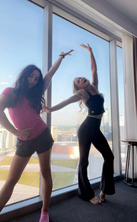 Olivia Dunne エロティックなモデル 写真