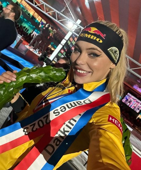 セクシーなブロンドのOnlyFans 無料裸 画像