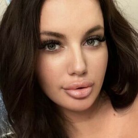 金髪の小柄なOnlyFans アートヌード アーカイブ