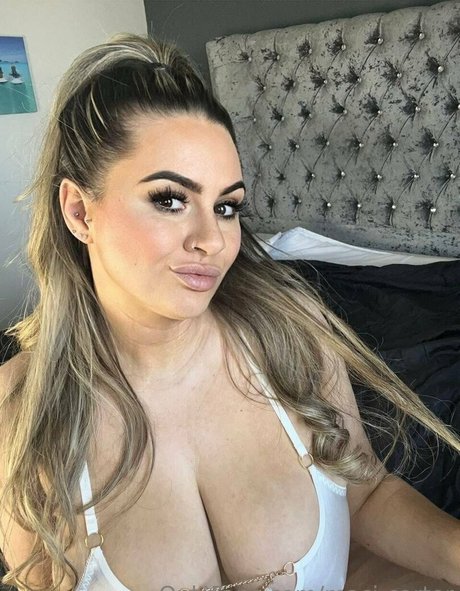 アーミーガールズオンリーファン セクシーヌード 写真