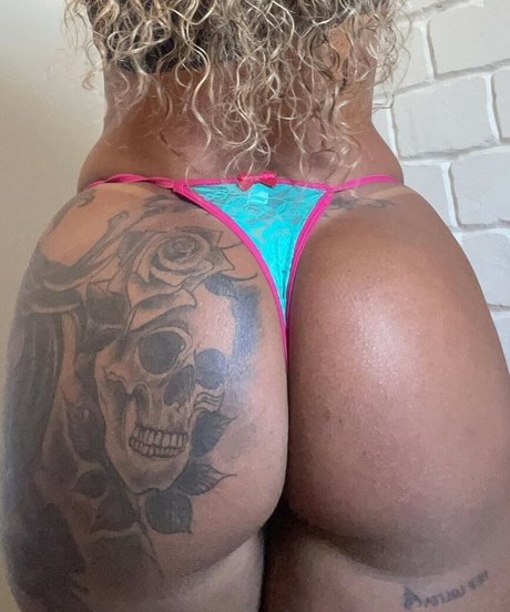 Allanna Jhessy ポルノスター 可愛い 写真