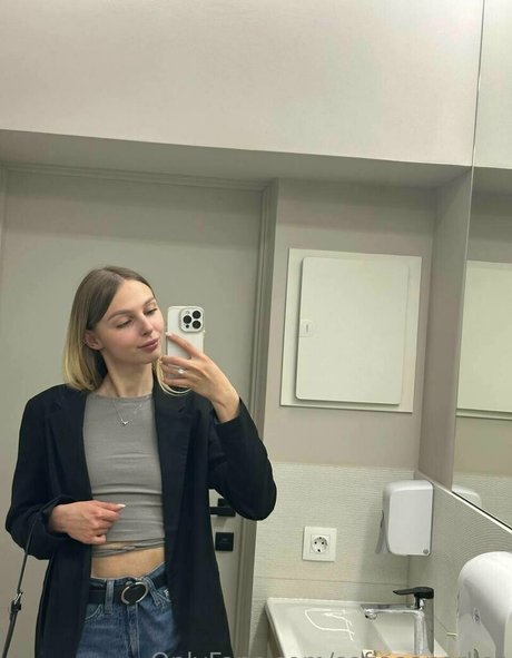 18歳のOnlyFans 無料セクシー 写真