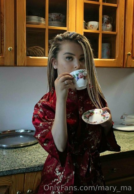 曲線美のティーンズOnlyFans ホット裸 画像