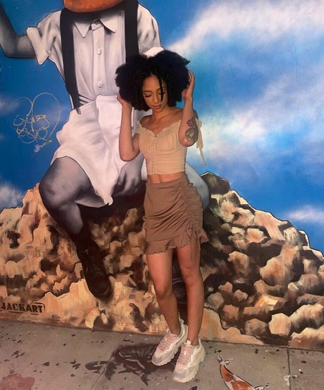 Amala Ekpunobi 素敵なモデル ギャラリー