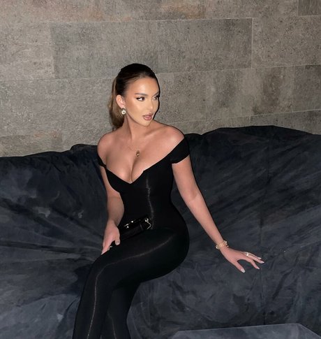 Sara Chafak 素敵なモデル 写真