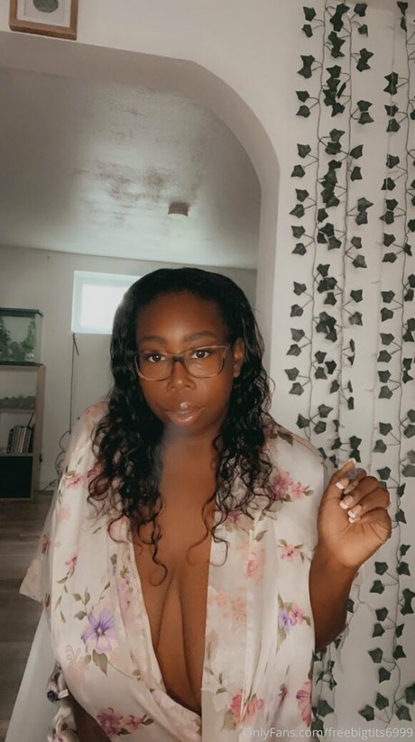 シャワーヌードOnlyFans 無料裸 写真