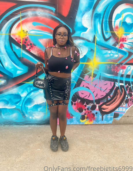 ティーンプッシーOnlyFans トップ 画像