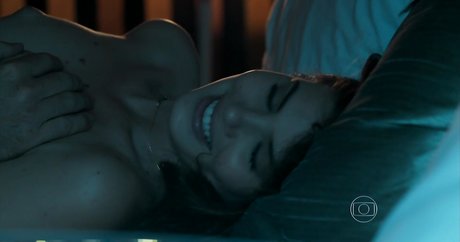 Camila Queiroz 限定モデル 写真