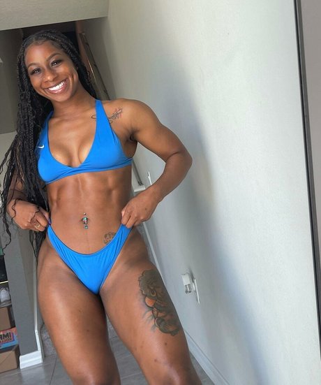 geegee flawless アダルトスター 写真