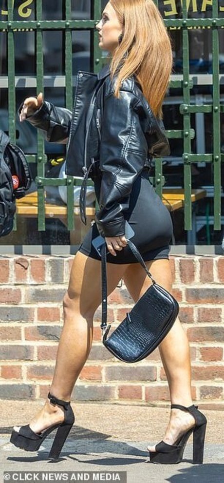 ナイロン足 OnlyFans 無料 写真