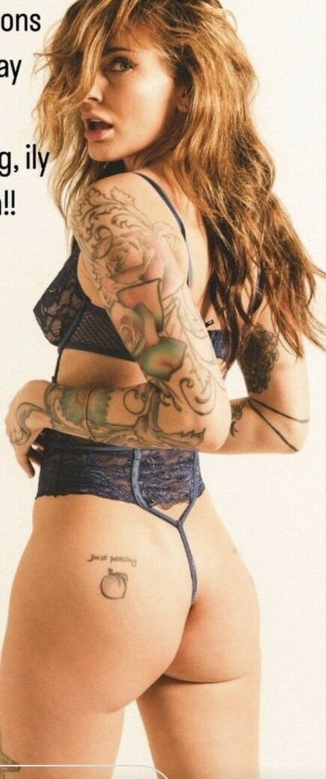 Strawbritty ポルノモデル 写真