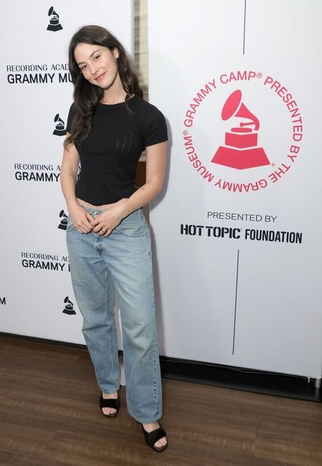 Gracie Abrams トップ女優 画像