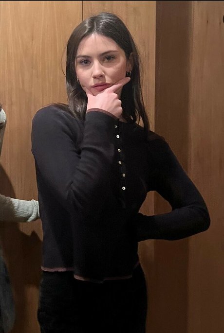 ティーンプッシーOnlyFans アートヌード ギャラリー