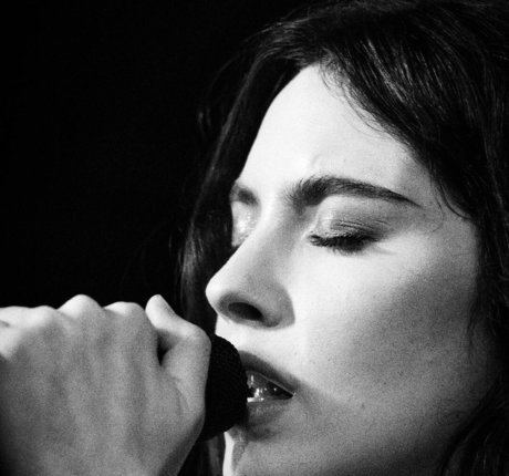 Gracie Abrams ポルノ女優 写真