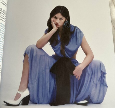 Gracie Abrams ヌード女優 写真