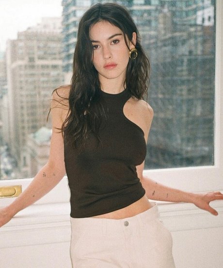 Gracie Abrams 高品質のポルノスター ギャラリー