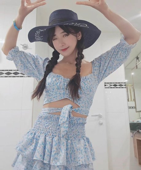 jinnytty セクシーなスター 写真