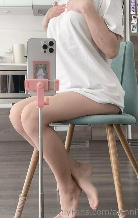 awnni アダルト女優 写真