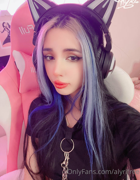 alyrifree 素敵なポルノスター 写真