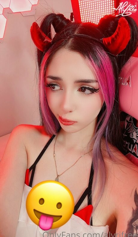 alyrifree かわいいポルノスター 写真