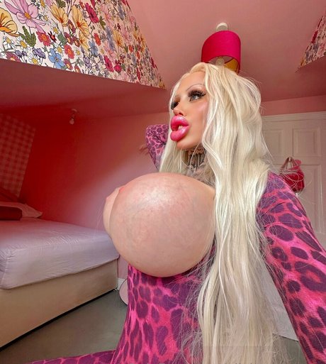 客室乗務員 OnlyFans ホットヌード 写真