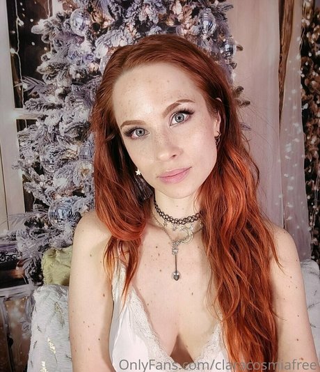 客室乗務員 OnlyFans 美しいヌード 画像