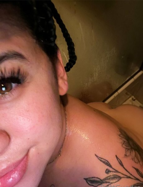 ブルネットの看護師OnlyFans パーフェクト 写真