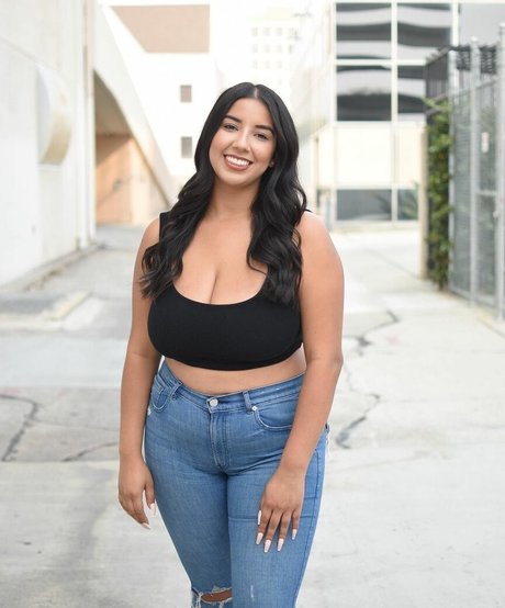 日焼けしたOnlyFans ヌード 画像