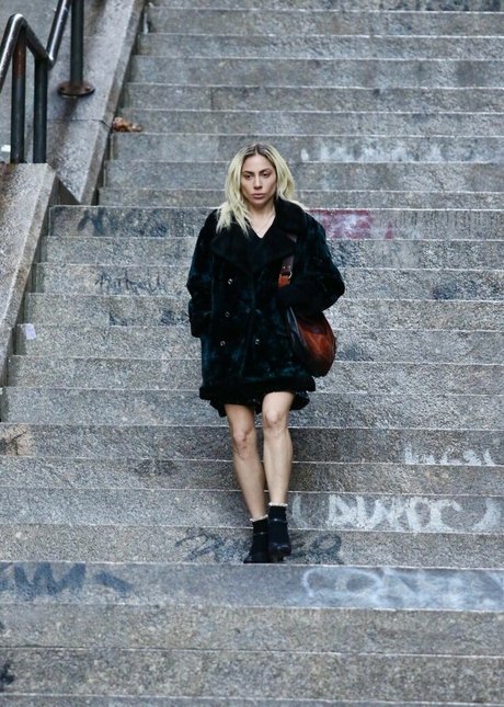 美しい足 OnlyFans 無料ヌード 写真