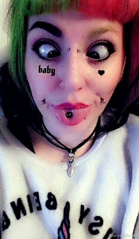 monsterbun42 top profile image