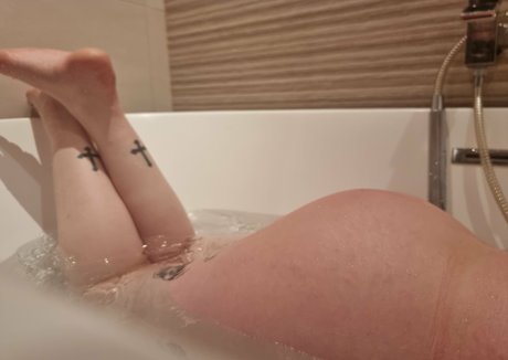 アジア人トゥインクOnlyFans 美しいヌード 写真