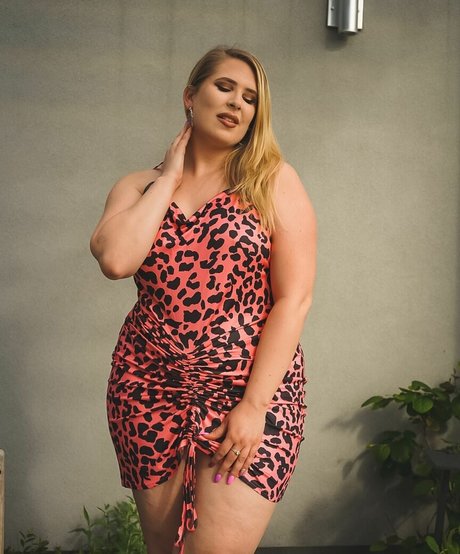 おばあちゃんの巨乳OnlyFans ポルノグラフィック 写真