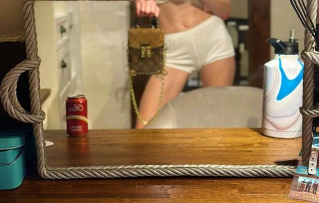 Sophie Turner エロティック女優 ギャラリー