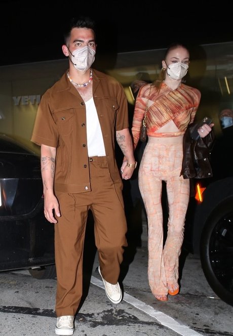 痩せた金髪の熟女OnlyFans セックス 画像